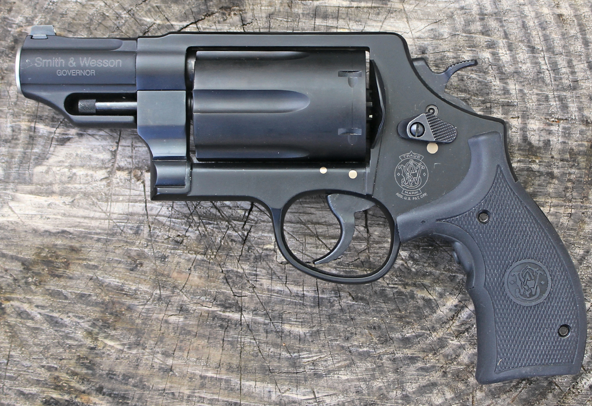 The Smith & Wesson Governor has a six-shot cylinder milled for moon clips so that it can fire .45 ACP pistol cartridges in addition to .45 Colt and .410 bore.