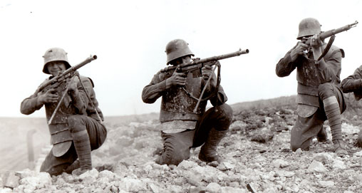 20129179058-8-us-80th-div-prizes-2_f.jpg