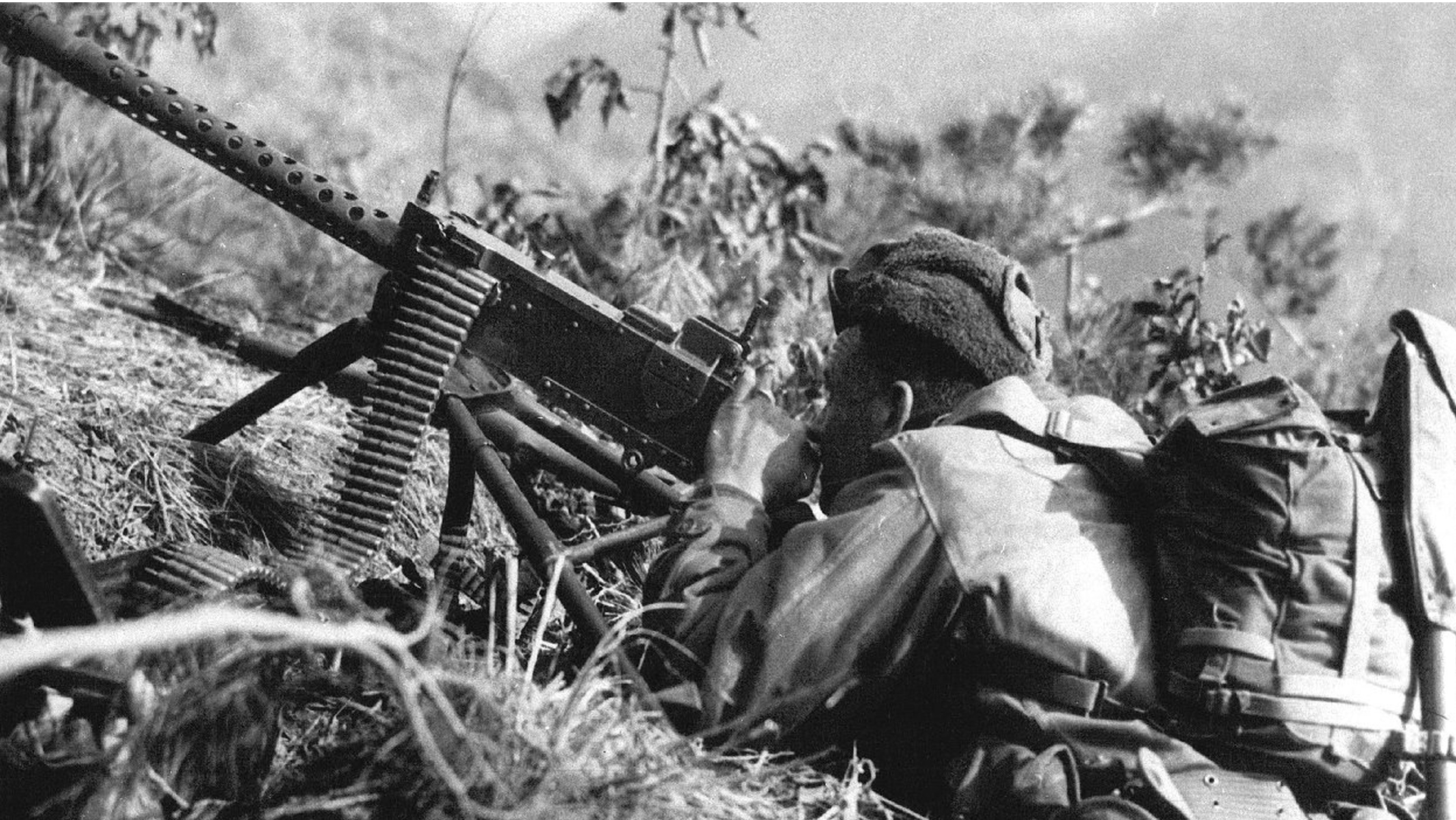 A US soldier takes aim with a tripod-mounted M1919A4 in Korea, 1953.