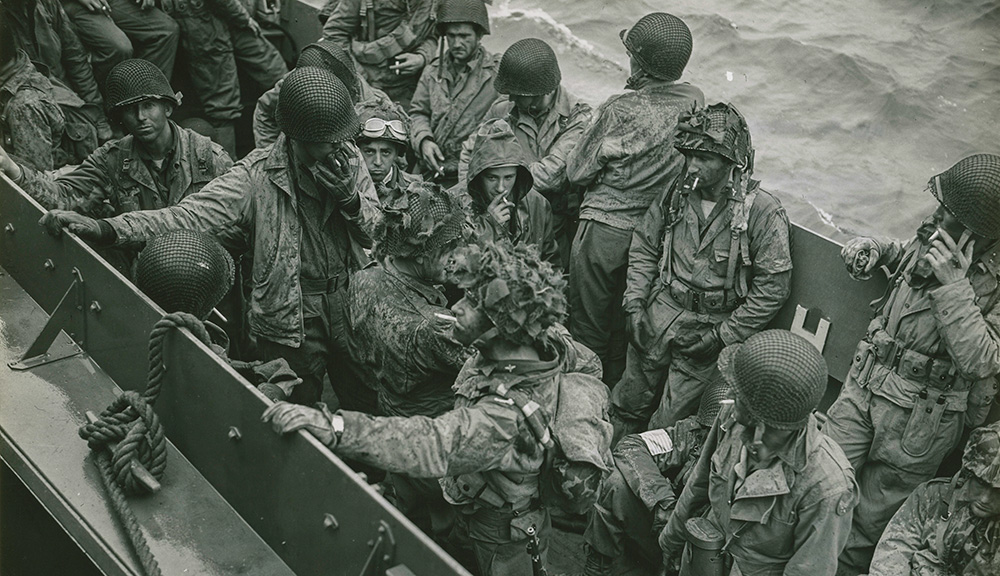 LCVP carries a group of glider pilots