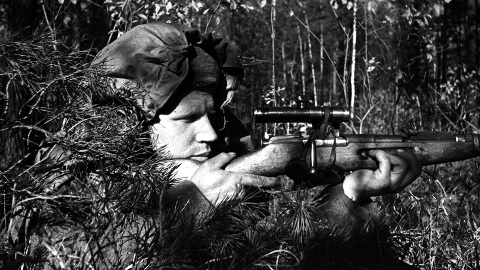 Soviet sniper with M91/30 PU sniper rifle.