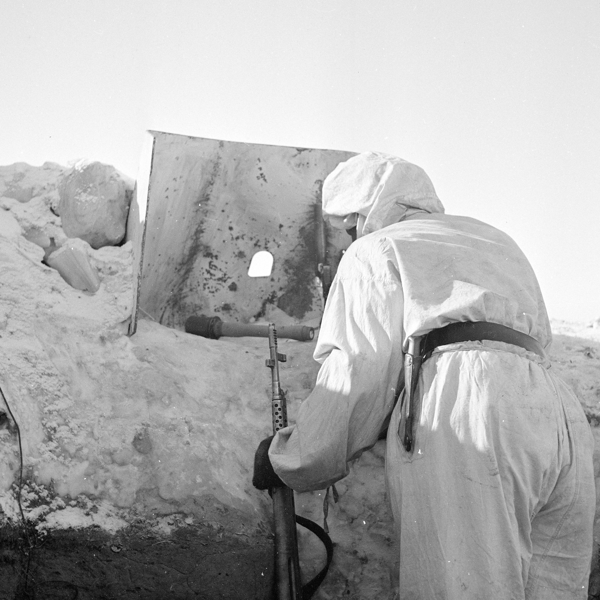 )  Armored sniper shields were relatively common in the Finnish Army when in positional warfare.