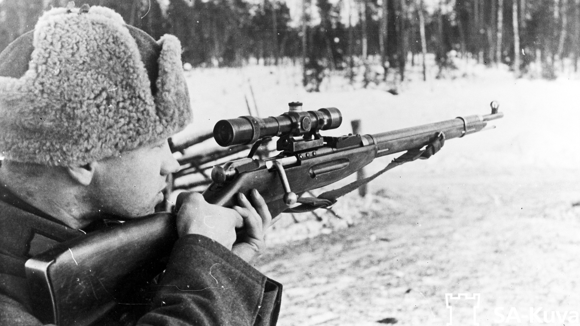 The most common Finnish sniper rifles were captured M/91-30 rifles equipped with a PE scope.  Compared to a standard M/91-30 rifle, the Soviet sniper rifles featured better barrels, smoother trigger action, and an overall better fit and finish