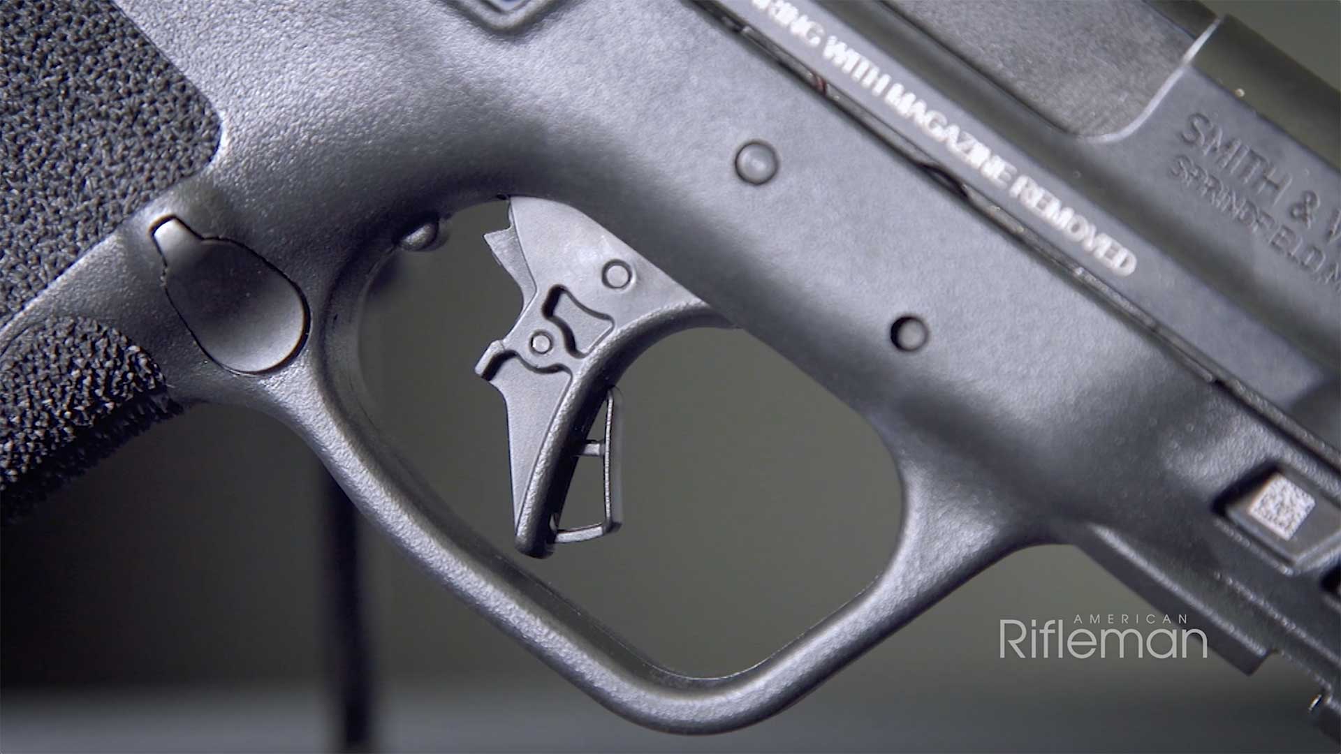 The blade-in-shoe trigger design within the trigger guard of the M&P 10mm M2.0.